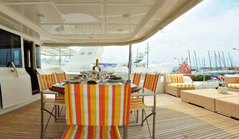 Motor Yacht CONQUISTADOR - Upper deck alfresco dining 2