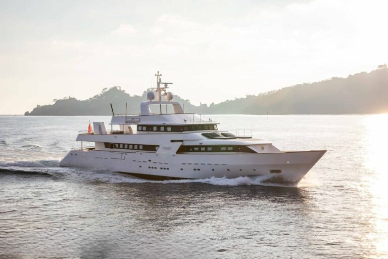 Motor Yacht CURIOSITY