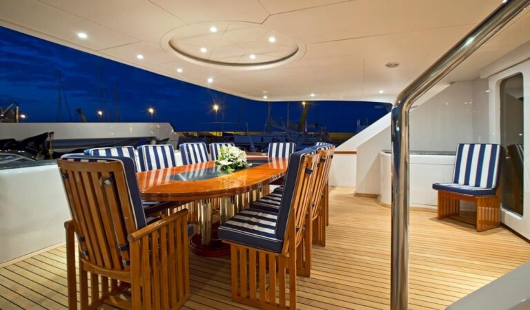 Motor Yacht DESAMIS B - Aft deck