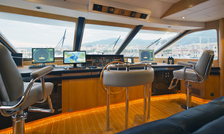 Motor Yacht DESAMIS B - Bridge
