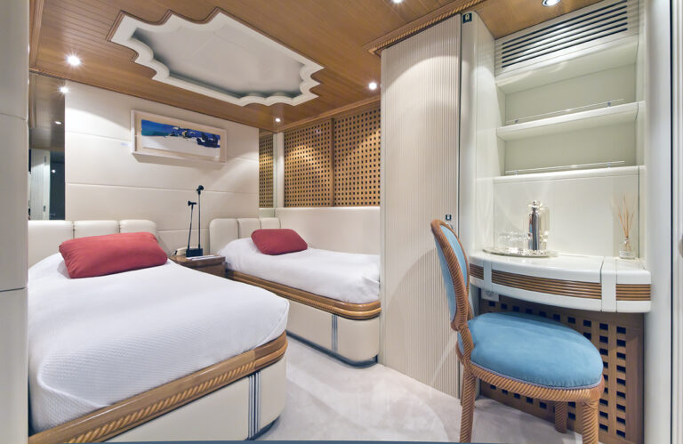 Motor Yacht DESAMIS B - Twin cabin