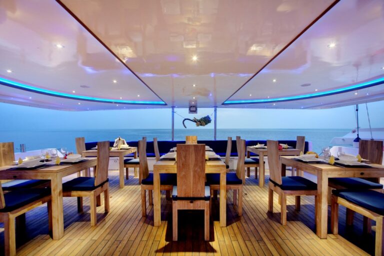 Motor Yacht DUKE OF YORK - Dining