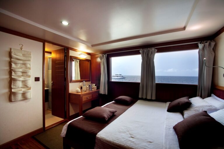 Motor Yacht DUKE OF YORK - Double cabin main deck
