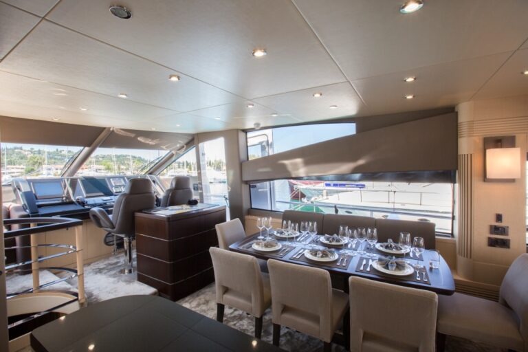 Motor Yacht FINEZZA - Dining