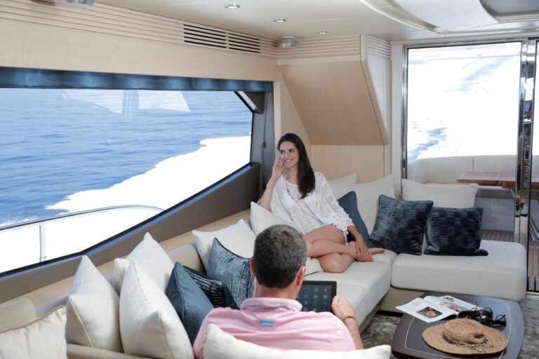 Motor Yacht FINEZZA - Salon Seating
