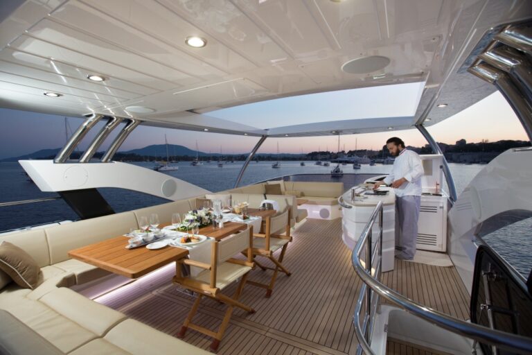 Motor Yacht FINEZZA - Sundeck