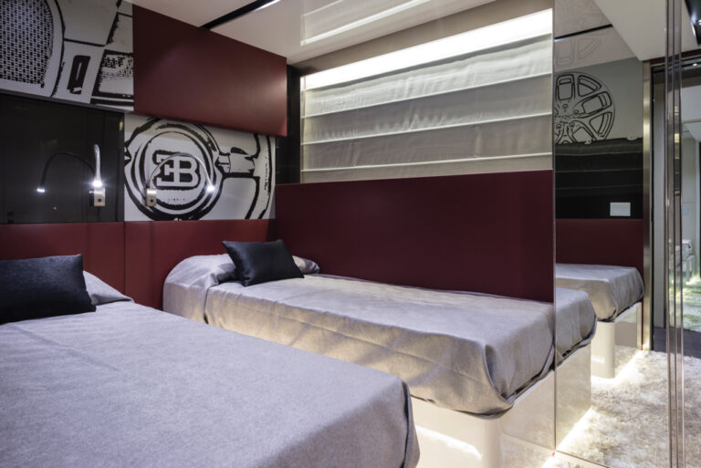 Motor Yacht FOAM-27