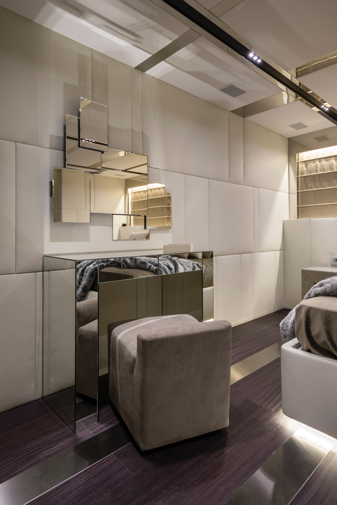 Motor Yacht FOAM-30