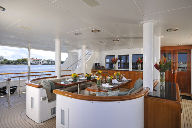 Motor Yacht GRAVITAS - Alfresco dining