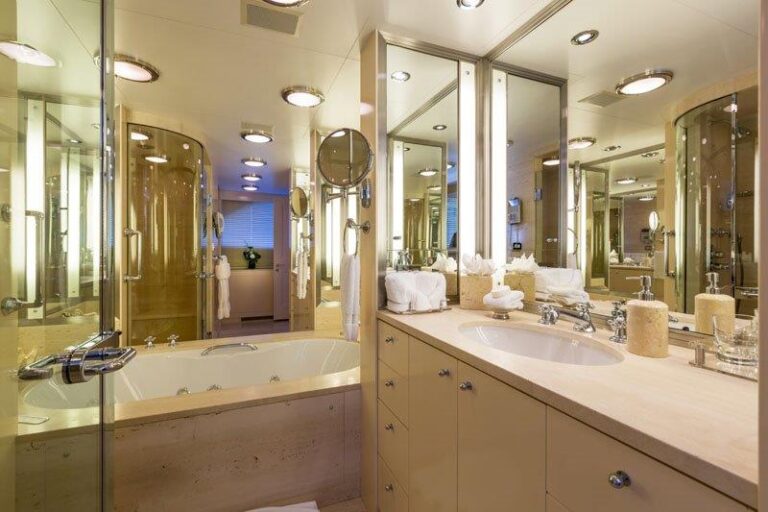 Motor Yacht GRAVITAS - Ensuite