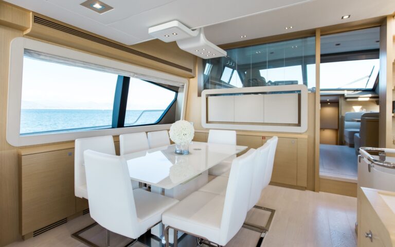 Motor Yacht IGELE - Formal dining