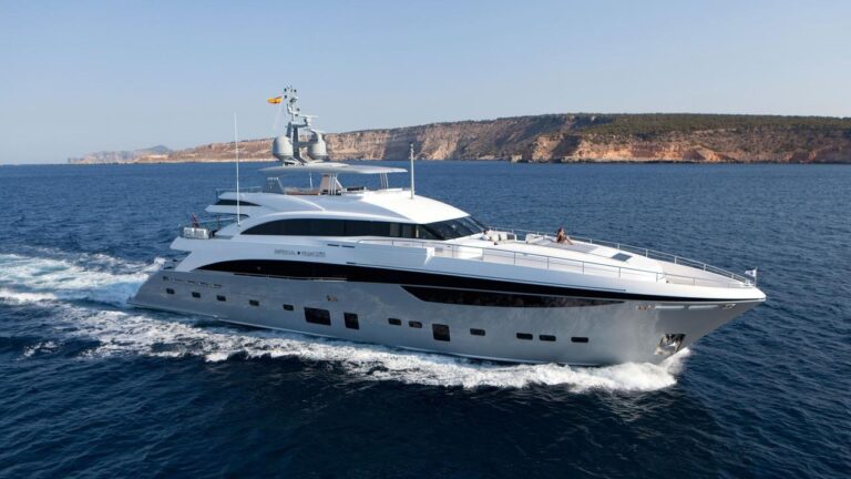 Motor Yacht IMPERIAL PRINCESS BEATRICE By Sunseeker - Profile Underway