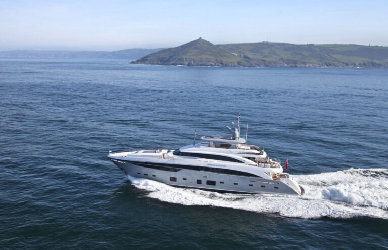 Motor Yacht IMPERIAL PRINCESS BEATRICE By Sunseeker - Underway At Sea