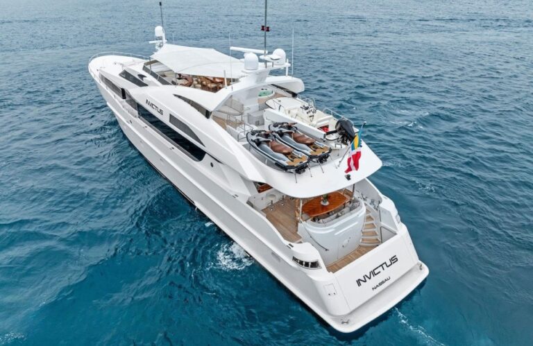 Motor Yacht INVICTUS