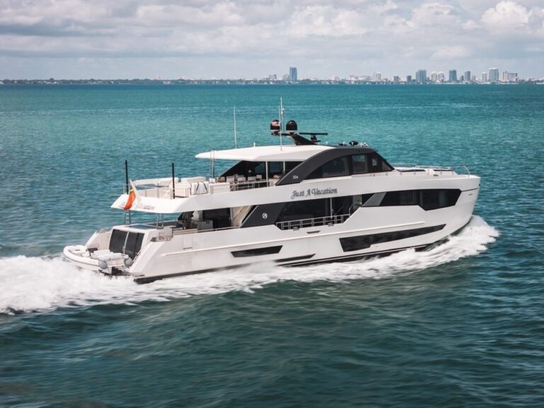 Motor Yacht JUST A VACATION