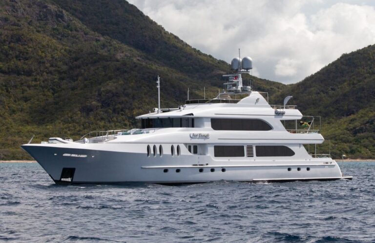 Motor Yacht JUST ENOUGH