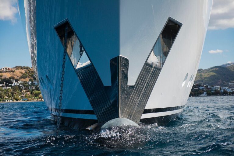 Motor Yacht LIQUID SKY By CMB Yachts - Bow