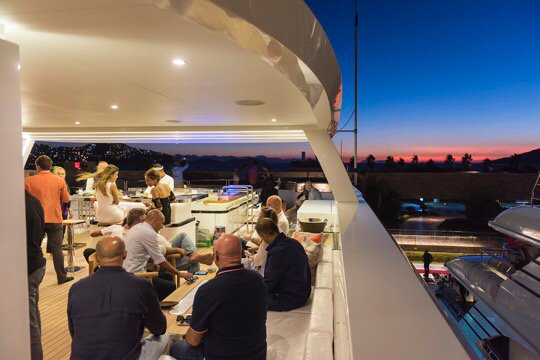 Motor Yacht LIQUID SKY By CMB Yachts - Entertaining