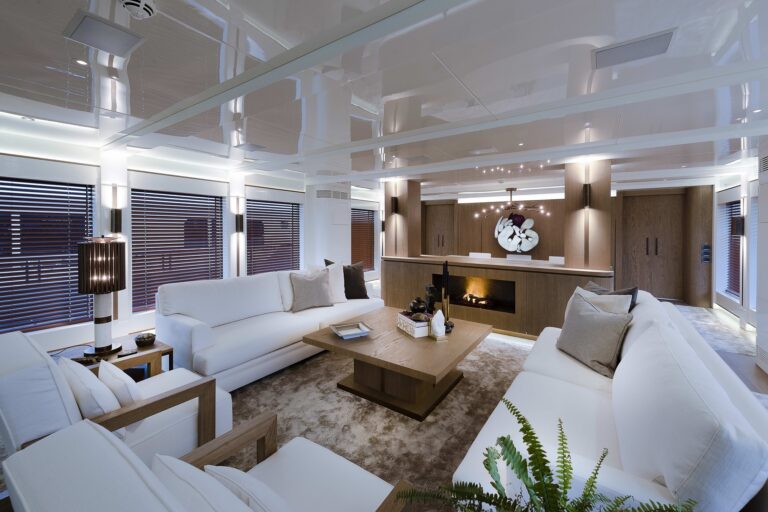 Motor Yacht LIQUID SKY By CMB Yachts - Salon