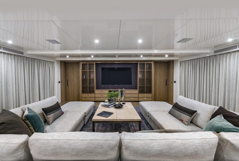 Motor Yacht LIQUID SKY By CMB Yachts - Seating