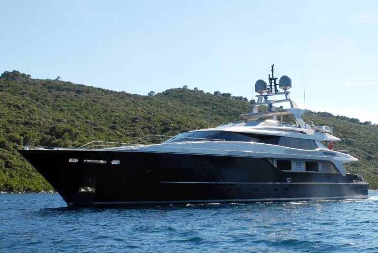 Motor Yacht Le Yana - Image by Baglietto