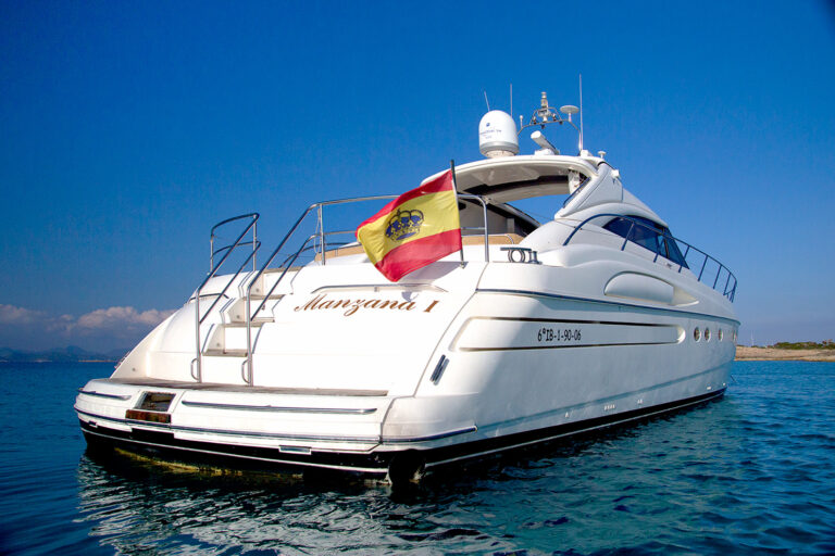Motor Yacht MANZANA - Stern