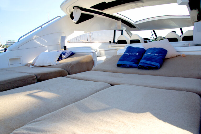 Motor Yacht MANZANA - Sunpads