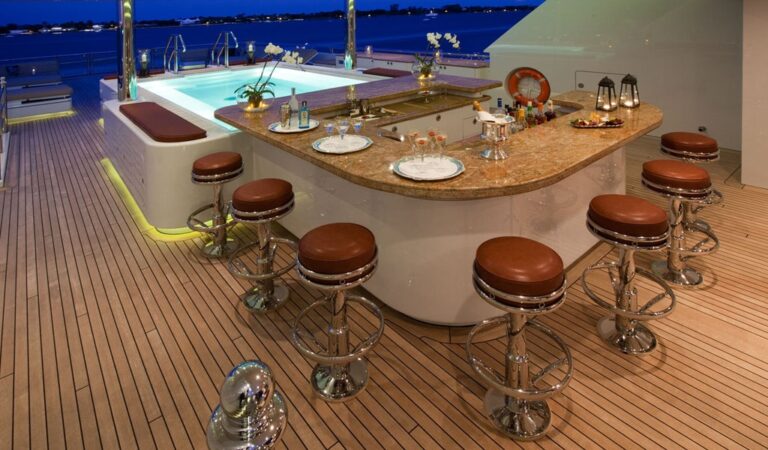 Motor Yacht MARTHA ANN - Wet Bar