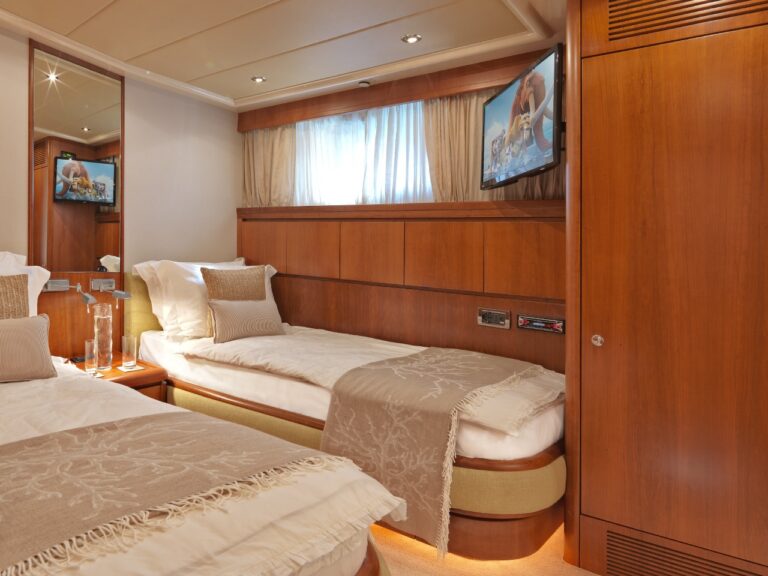 Motor Yacht MARTINA - Twin cabin