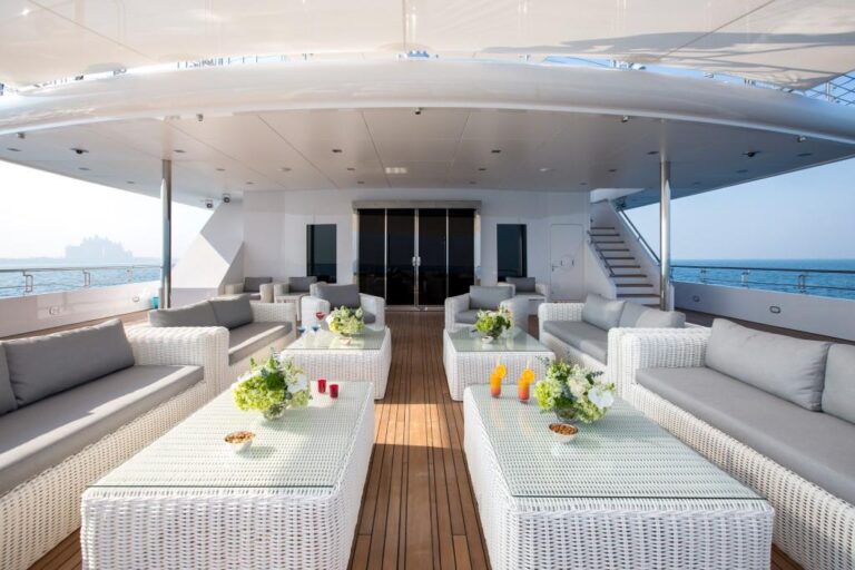 Motor Yacht MOONLIGHT II - Main deck aft