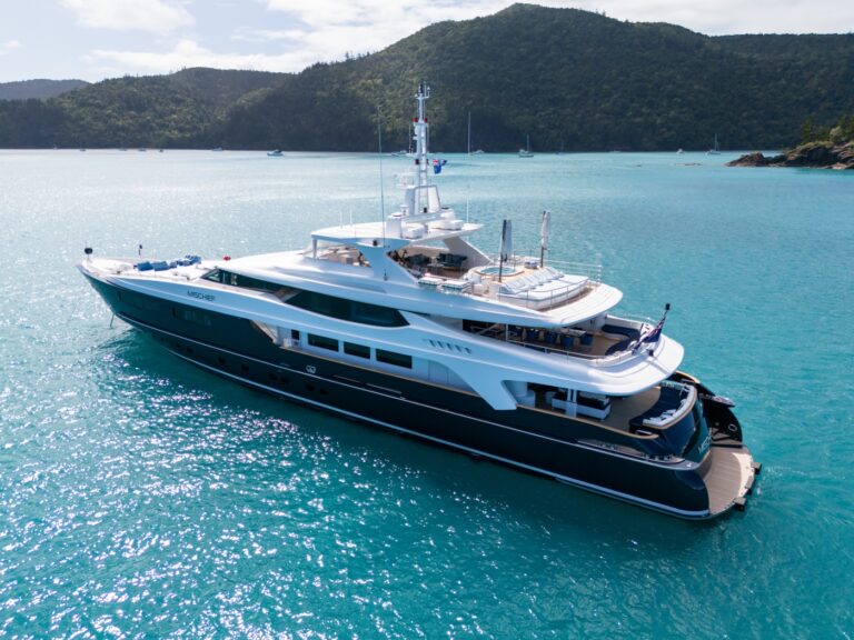 Motor Yacht Mischief