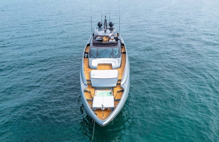 Motor Yacht NO SURRENDER