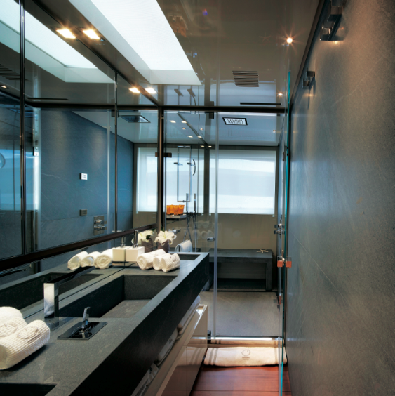 Motor Yacht O - owners bathroom