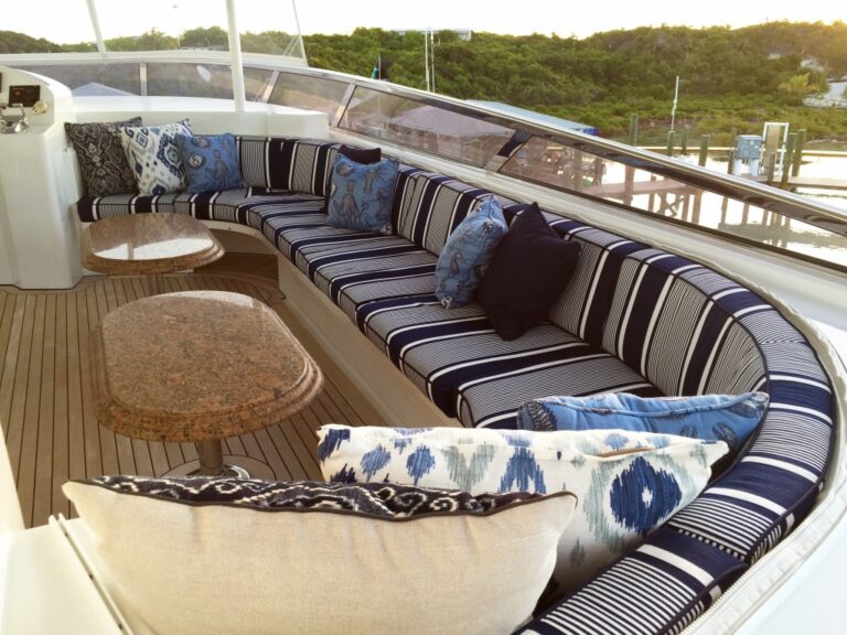 Motor Yacht OASIS - Aft deck