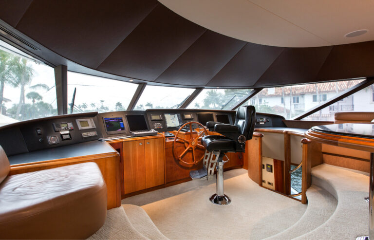 Motor Yacht OASIS - Bridge