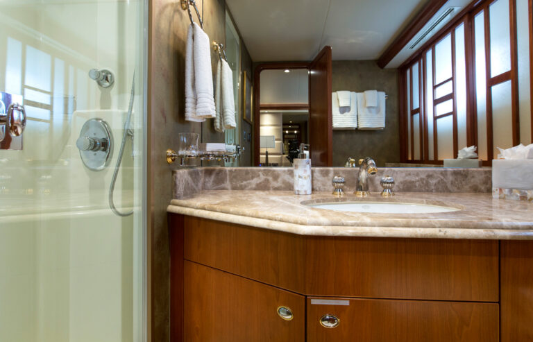 Motor Yacht OASIS - Ensuite