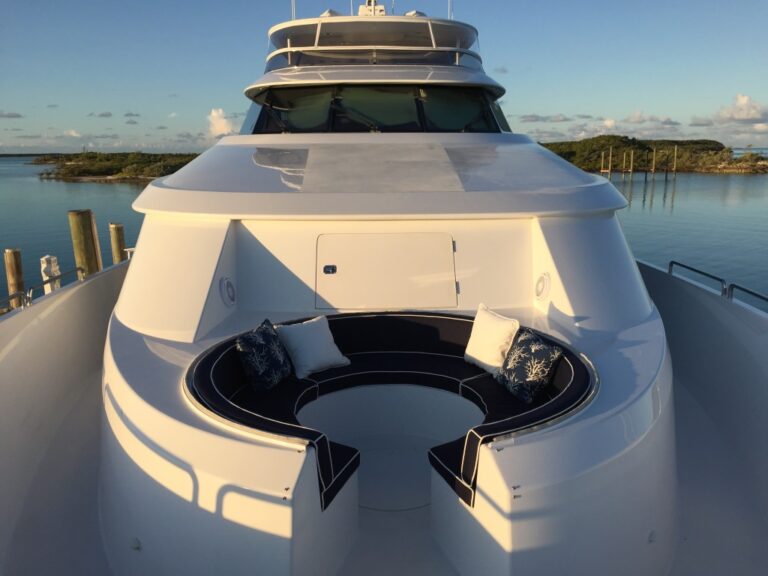 Motor Yacht OASIS - Foredeck