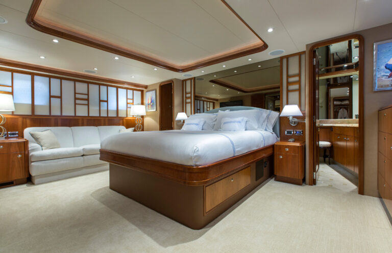 Motor Yacht OASIS - Master suite