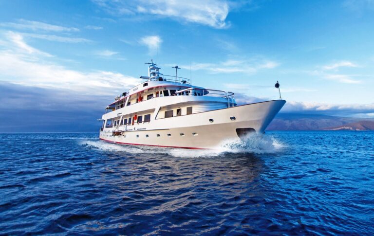 Motor Yacht PASSION - Underway