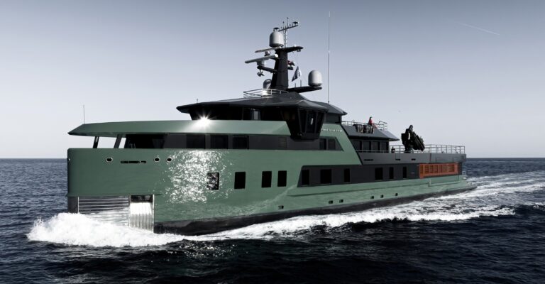 Motor Yacht Pink Shadow