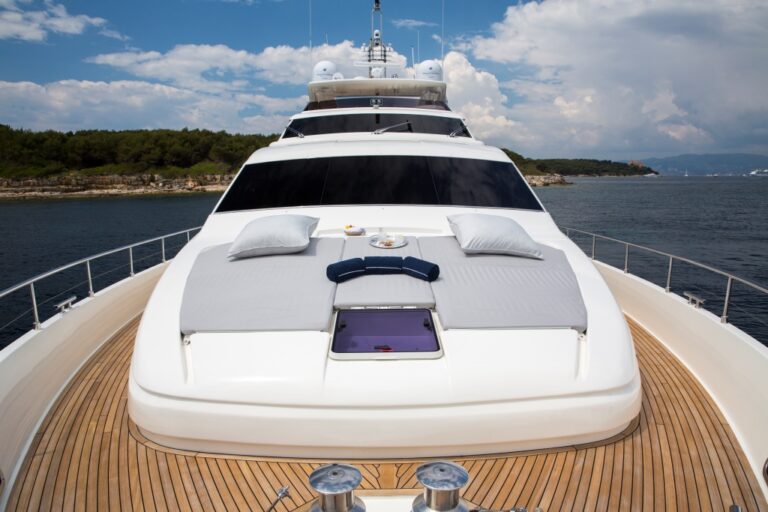 Motor Yacht SANS ABRI - Foredeck