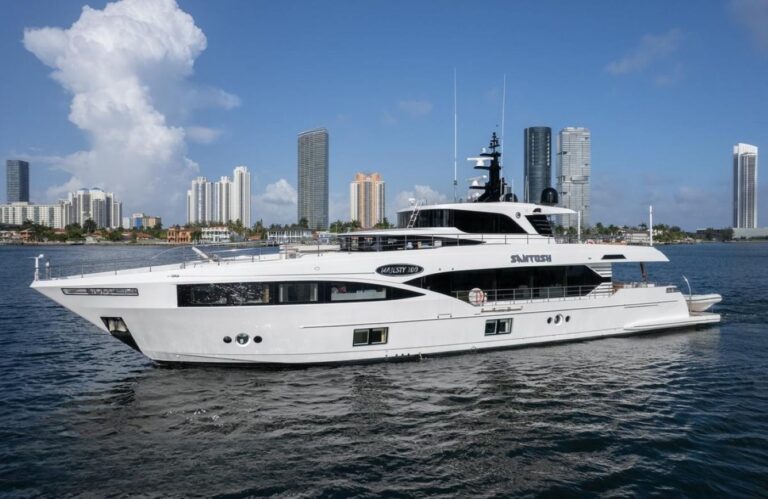 Motor Yacht SANTOSH