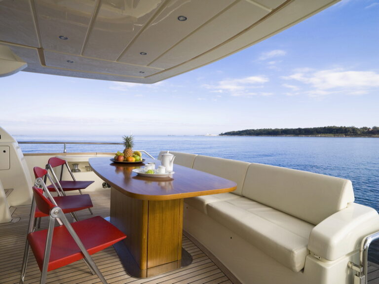 Motor Yacht Stinray M - Aft Deck