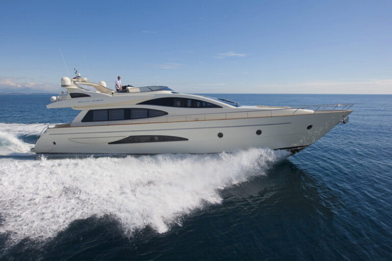 Motor Yacht Stinray M - Cruising
