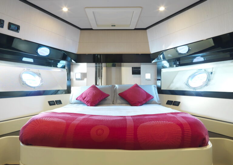 Motor Yacht Stinray M - Double Cabin