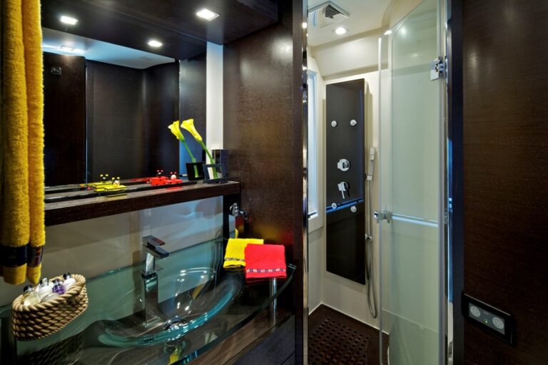Motor Yacht THEA -  Ensuite