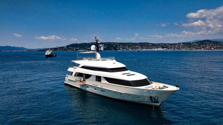 Motor Yacht TINY WAVE