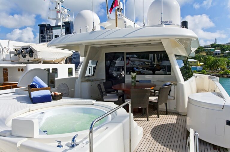 Motor Yacht ZIACANAIA - Bridge Deck