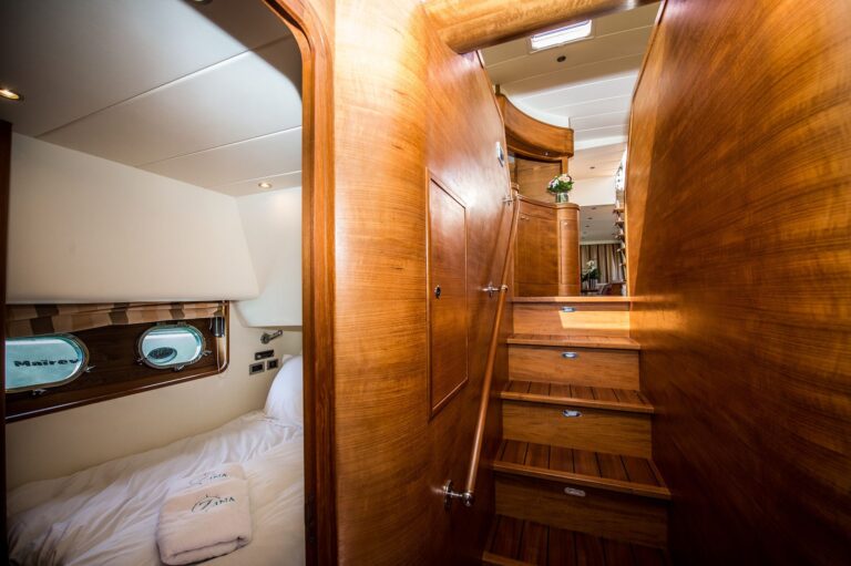 Motor Yacht ZINA - 005