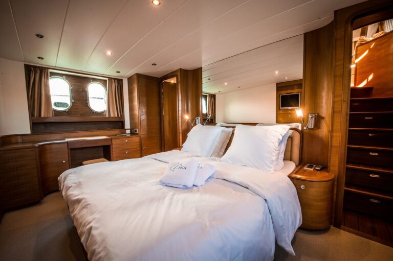 Motor Yacht ZINA - 006